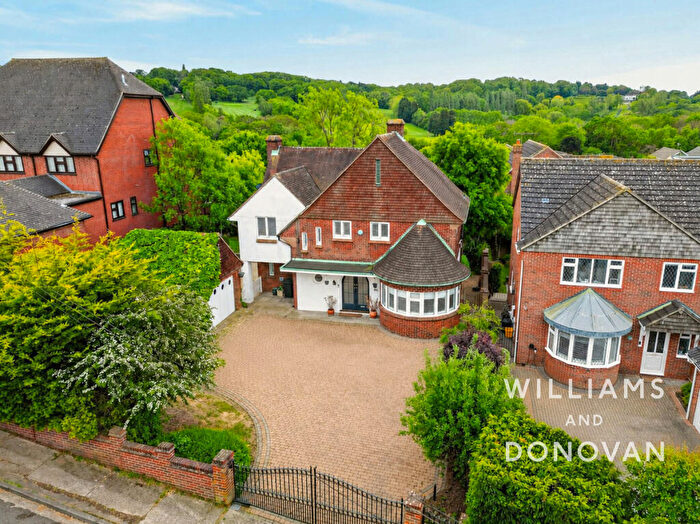 5 Bedroom Detached House For Sale In Fernlea Road, South Benfleet, SS7