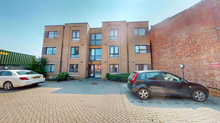 2 Bedroom Property To Rent In West Way, Oxford, OX2