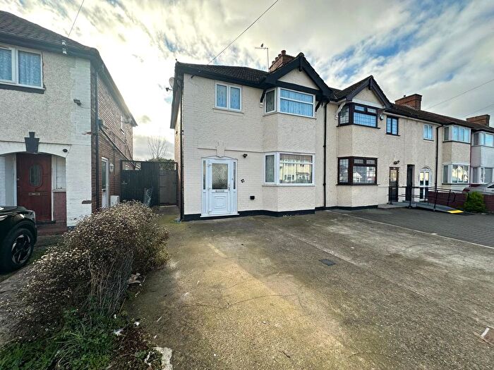 3 Bedroom End Of Terrace House To Rent In Ashford Avenue, Hayes, Greater London, UB4