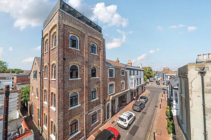 2 Bedroom Flat For Sale In Warwick Road, Worthing, West Sussex, BN11
