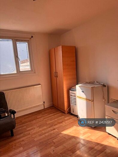 Studio To Rent In High Street, Barnet, EN5