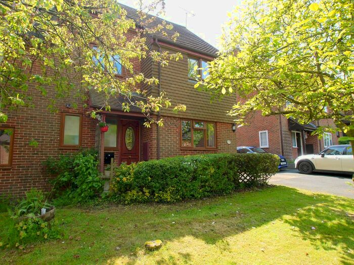 3 Bedroom Semi-Detached House For Sale In The Close, Chequers Hill, Bough Beech, Edenbridge, TN8