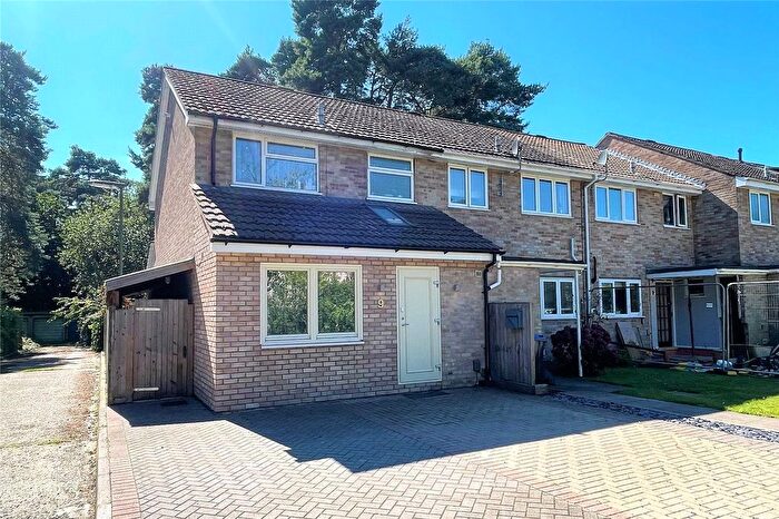 3 Bedroom End Of Terrace House To Rent In Cheviot Close, Camberley, GU15