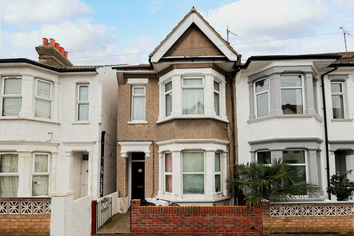1 Bedroom Flat To Rent In Beresford Road, Southend-on-sea, SS1