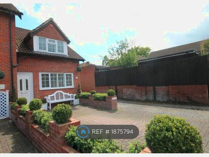 2 Bedroom End Of Terrace House To Rent In The Avenue, Liphook, GU30