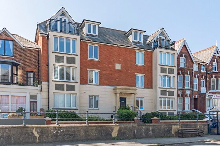 1 Bedroom Flat For Sale In The Barges, Tower Parade, Whitstable, CT5