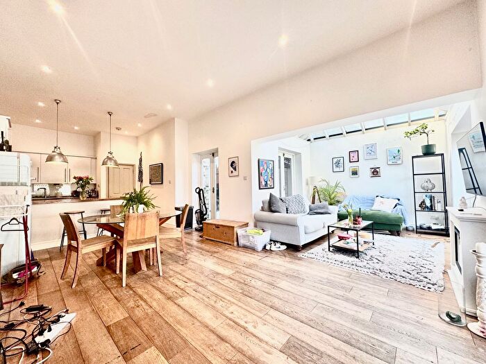 2 Bedroom Flat To Rent In Lebanon Gardens, London, SW18