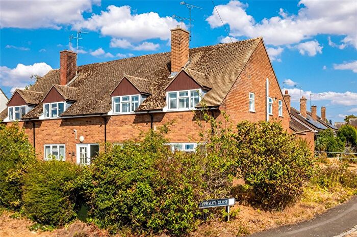 2 Bedroom Flat For Sale In Eversley Close, Chadlington, Chipping Norton, Oxfordshire, OX7