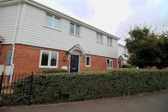 2 Bedroom Flat To Rent In Forest Avenue, Ashford, TN25