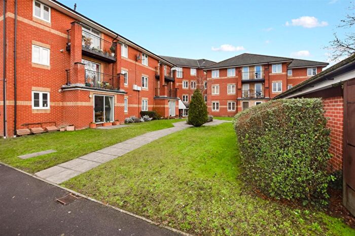 2 Bedroom Flat To Rent In St. Annes Gate, Archers Road, Southampton, SO15