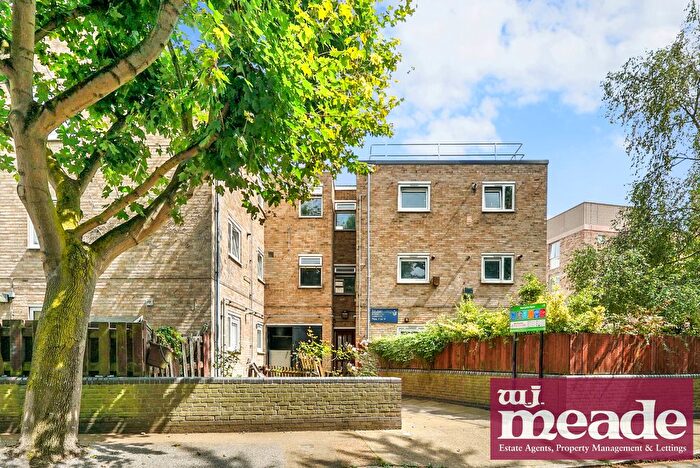 3 Bedroom Flat To Rent In Rosebank Gardens, London, E3