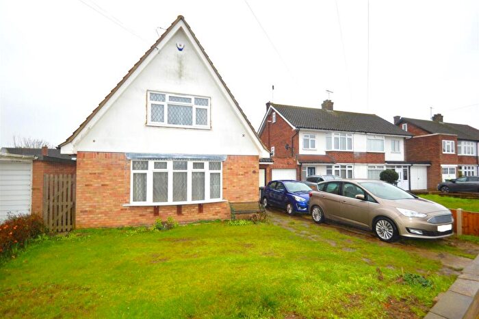 3 Bedroom Chalet For Sale In Holt Farm Way, Rochford, SS4