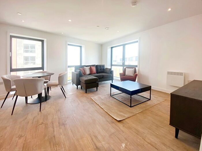 2 Bedroom Flat To Rent In Phoenix, Saxon Lane, Leeds, LS9