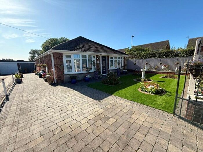 2 Bedroom Detached Bungalow For Sale In Foxhill, Grimsby, DN37
