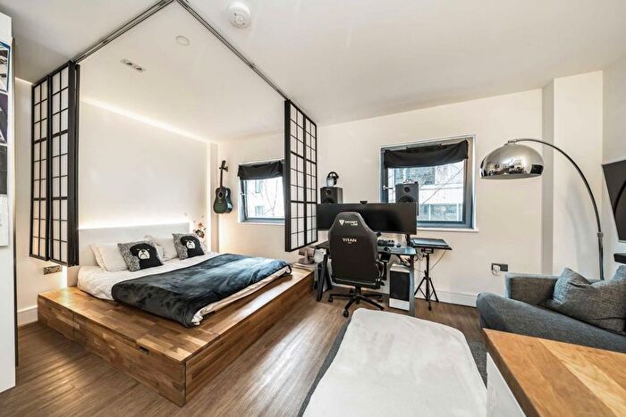 Studio For Sale In Red Lion Square, Wandsworth High Street, SW18
