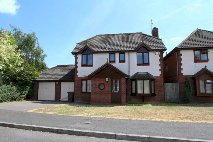 4 Bedroom Detached House To Rent In Woburn Close, Banbury, Oxon, OX16