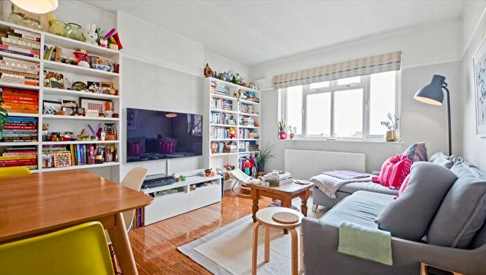 2 Bedroom Flat For Sale In Carleton Road, Tufnell Park, London, N7