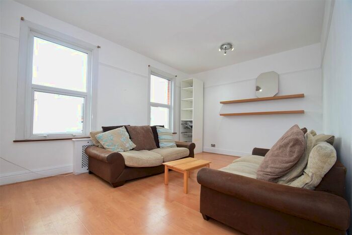 3 Bedroom Flat To Rent In High Street, Northwood, HA6