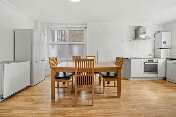 4 Bedroom Flat To Rent In Broadway Parade, London, N8