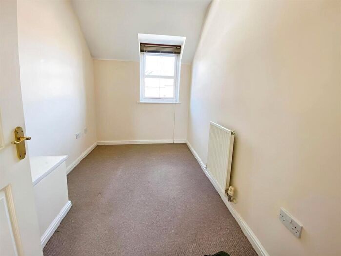 2 Bedroom Coach House To Rent In Clarkson Close, Nuneaton, CV11
