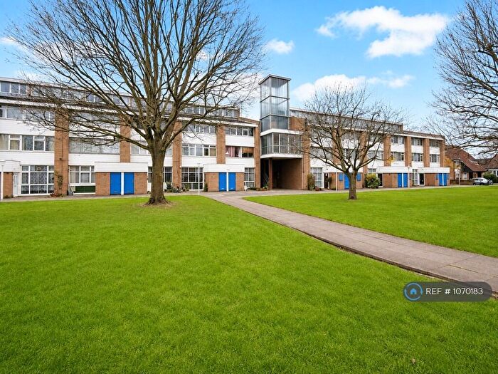 1 Bedroom Flat To Rent In Kingswood House, Slough, SL2