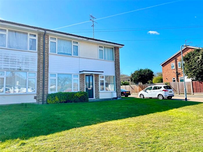 2 Bedroom Flat For Sale In Hudson Crescent, Eastwood, Essex, SS9