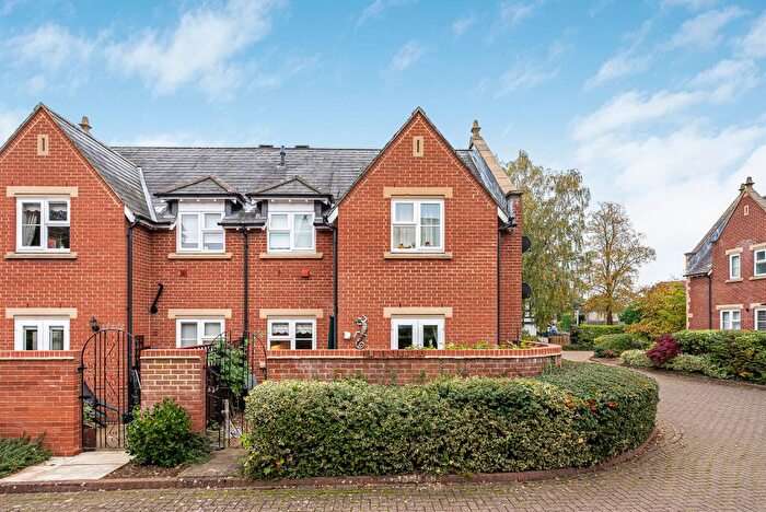 1 Bedroom Flat For Sale In St. Marys Court, Welwyn, Hertfordshire, AL6