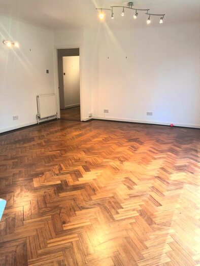 3 Bedroom Flat To Rent In Foreland Court, Holders Hill Road, Hendon, NW4