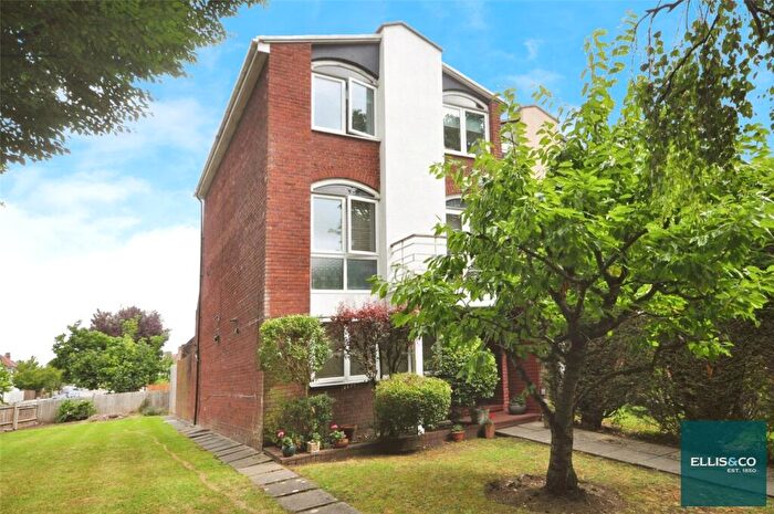 3 Bedroom House For Sale In Waverley Grove, Finchley, N3