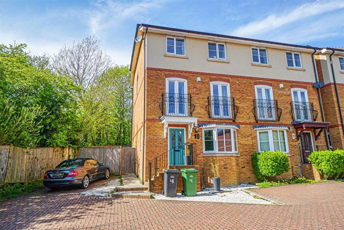 5 Bedroom Town House For Sale In Etchingham Drive, St. Leonards-On-Sea, TN38