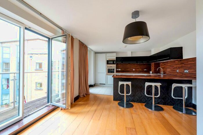 2 Bedroom Flat To Rent In The Downs, West Wimbledon, London SW20