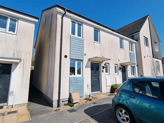 2 Bedroom End Of Terrace House For Sale In Govetts Field, Launceston, PL15