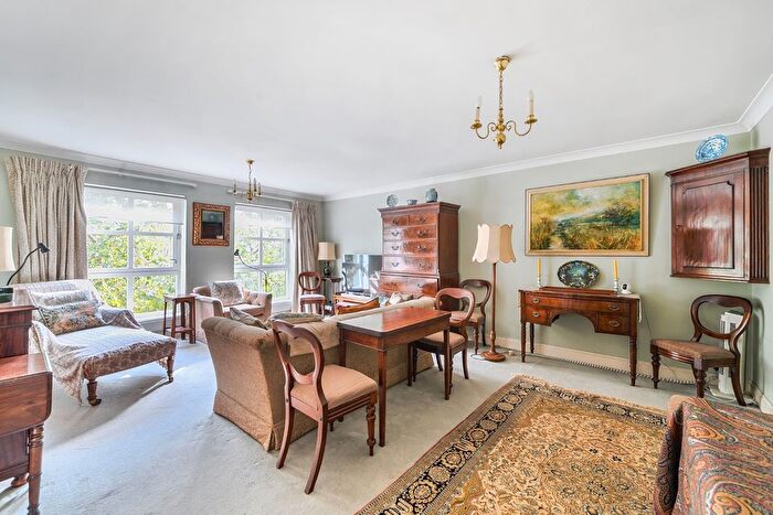 2 Bedroom Flat For Sale In Gloucester Terrace, Bayswater, London, W2