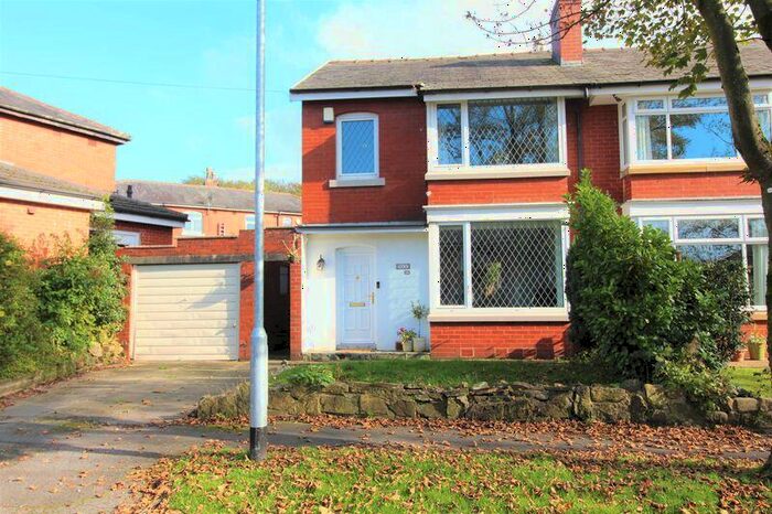 3 Bedroom Semi-Detached House To Rent In Palatine Drive, Walmersley, Bury, BL9