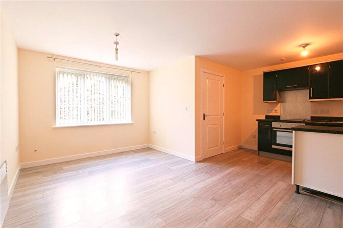2 Bedroom End Of Terrace House To Rent In Carrfield, Hyde, Greater Manchester, SK14