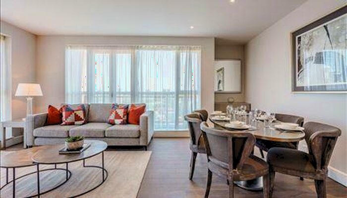 2 Bedroom Flat To Rent In Circus Apartments, Westferry Circus, London, E14