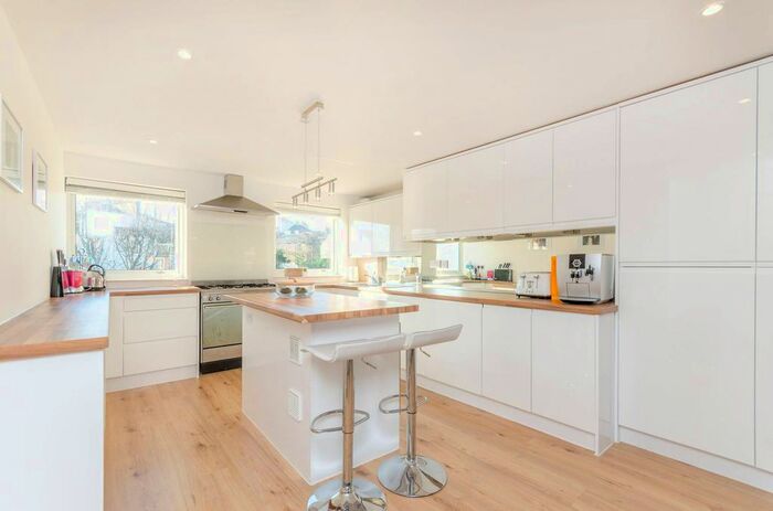 3 Bedroom Maisonette To Rent In Primrose Gardens, Hampstead, London, NW3