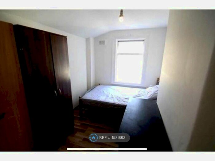 3 Bedroom Semi-Detached House To Rent In Macaulay Road, London, E6