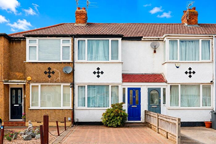 2 Bedroom Terraced House For Sale In Oakleigh Road, Hillingdon, UB10