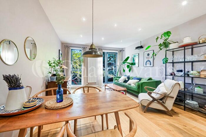 2 Bedroom Flat For Sale In Waleorde Road, Walworth, London, SE17