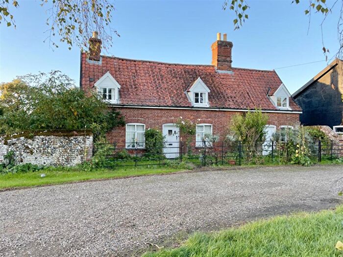 4 Bedroom Detached House For Sale In The Green, Old Buckenham, NR17