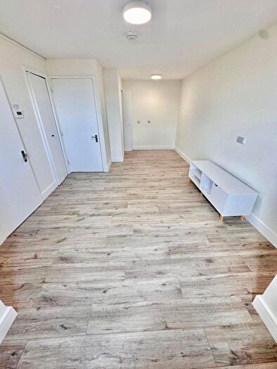 1 Bedroom Studio To Rent In Rookwood Road, N16