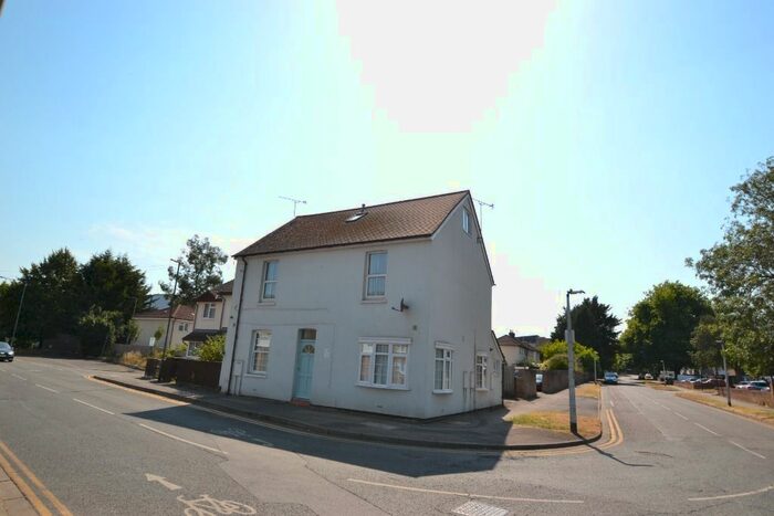 3 Bedroom Flat To Rent In Holmanleaze Road, Maidenhead, SL6