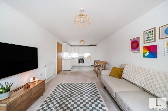 2 Bedroom Flat For Sale In Perkins Gardens, Ickenham, UB10