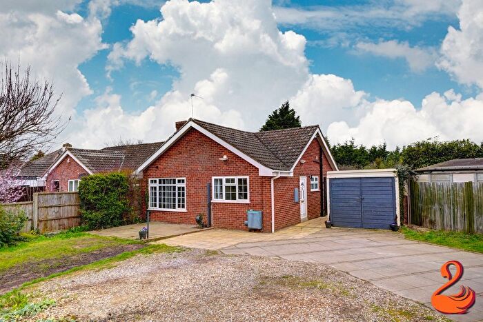2 Bedroom Semi-Detached Bungalow For Sale In The Cross, Offenham, WR11