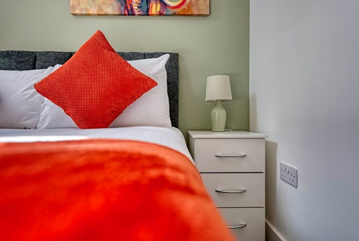 4 Bedroom Flat To Rent In Groveley Lane, Birmingham, B31