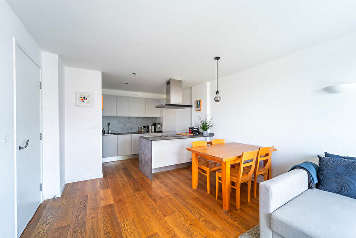 2 Bedroom Apartment For Sale In Gainsborough Studios South, Poole St, N1