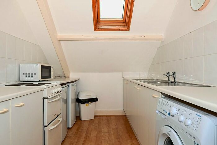 1 Bedroom Flat To Rent In Lipson Road, Plymouth, PL4