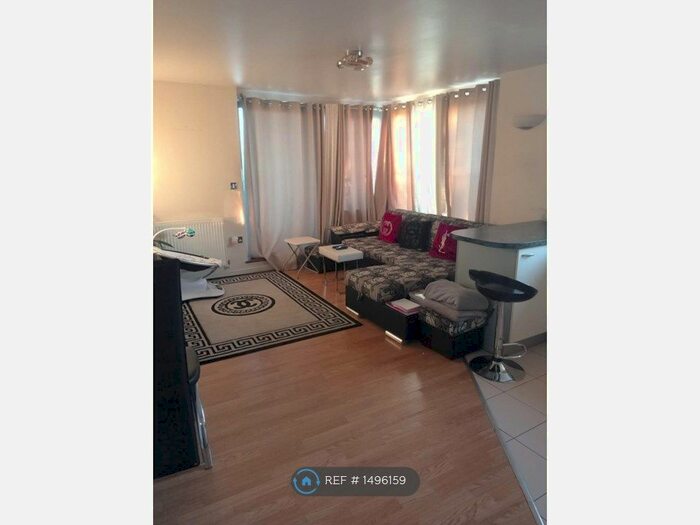 2 Bedroom Flat To Rent In Galleria Court, London, SE15