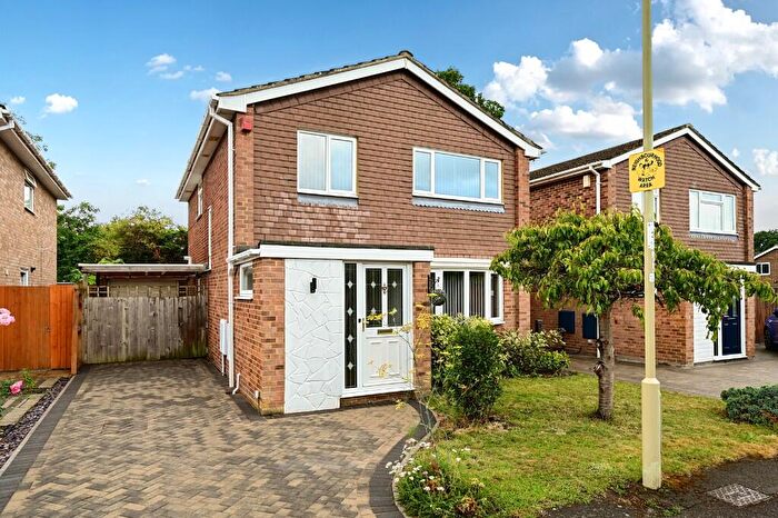 4 Bedroom Detached House To Rent In Acorn Road, GU17